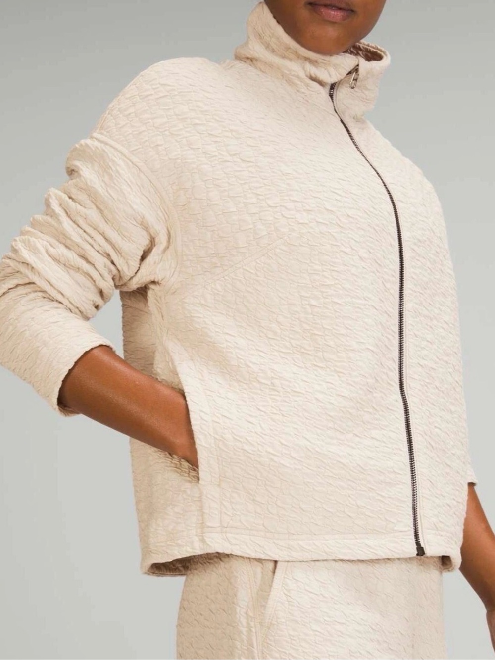 Like New Lululemon Rippled Full Zip size 8
